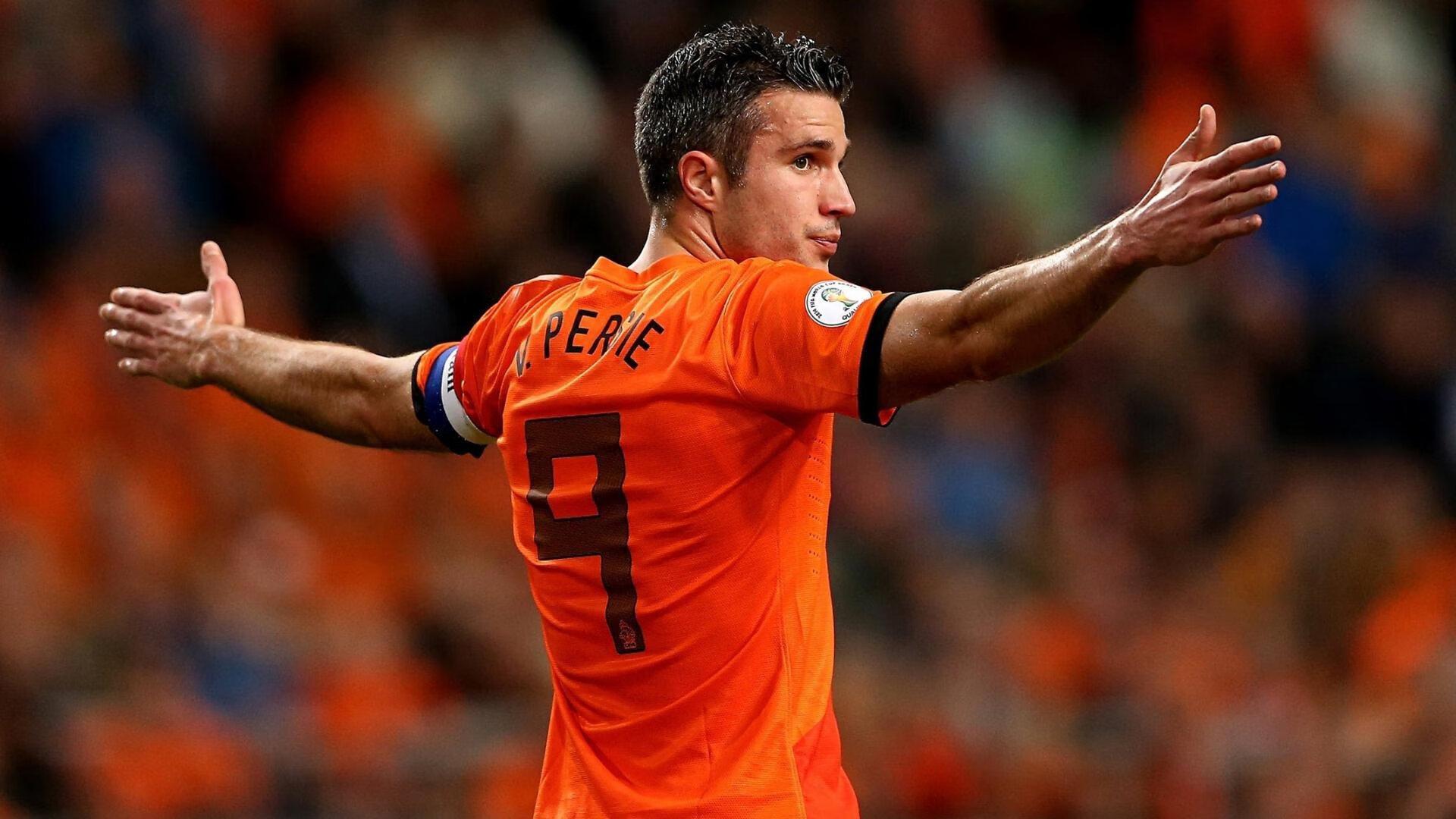 电讯报盘点英超关窗前焦点转会,曼联三人领衔,伊萨克雅克松在列