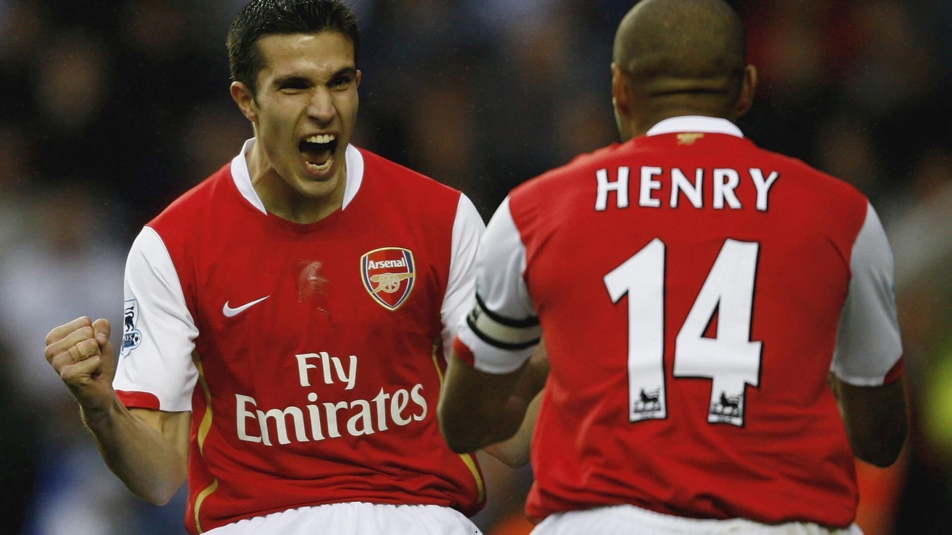 博德闪耀更衣室狂欢，6比1狂胜罗马后，球员拍桌庆祝引爆激情之夜